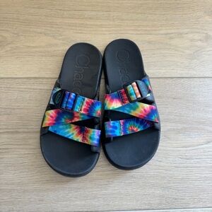 Chaco Women’s chillos slides dark tie dye size 6